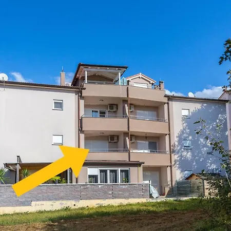 2 Bedroom With Sea View, Balcony & Free Parking Medulin