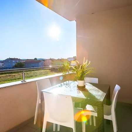 2 Bedroom With Sea View, Balcony & Free Parking Apartment