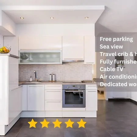 2 Bedroom With Sea View, Balcony & Free Parking *