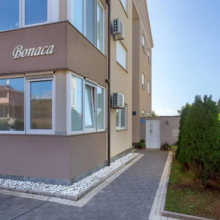 2 Bedroom With Sea View, Balcony & Free Parking Apartment