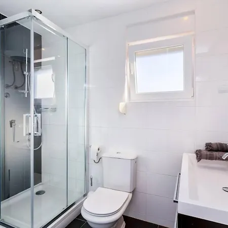 2 Bedroom With Sea View, Balcony & Free Parking * Medulin