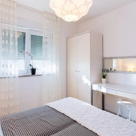 Apartament Modern 2-bedroom With Balcony & Free Parking