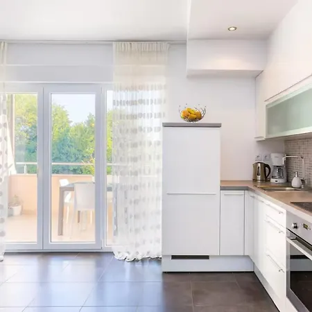 Apartament Modern 2-bedroom With Balcony & Free Parking *